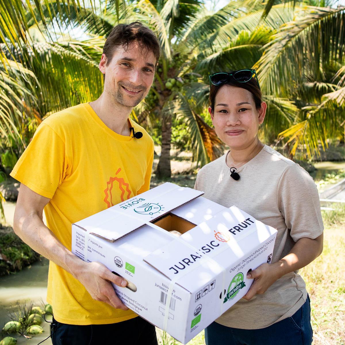 Junge Frische Trink Kokosnuss Pagode - Image 3